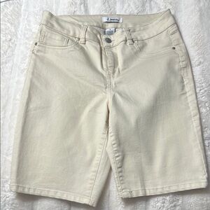 d. jeans Women's Cream Shorts